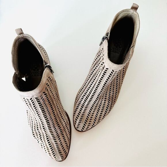 VINCE CAMUTO Tan Cream Suede Leather Zipper Zip Heel Ankle Boots Booties 8.5 - Picture 11 of 12